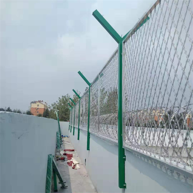 監(jiān)獄鋼網(wǎng)墻圖片1